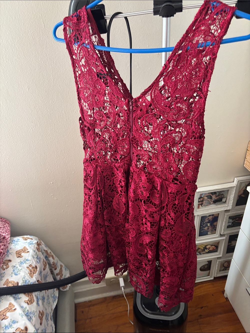 Women's Lace V-Neck Burgundy Dress